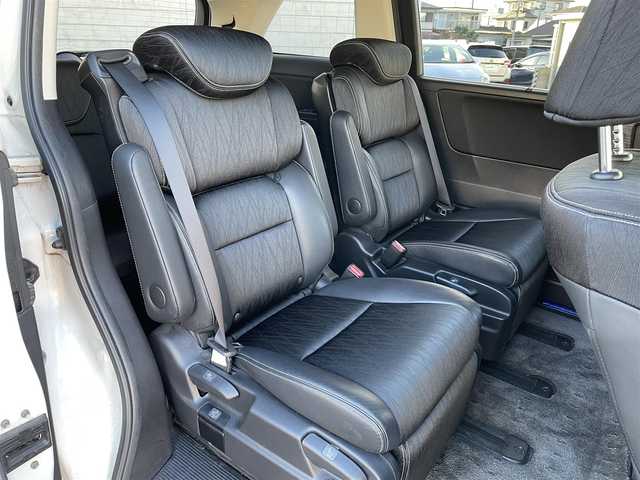 ホンダ オデッセイ ハイブリッド アブソルートセンシングEXパック 大分県 2016(平28)年 8.3万km ホワイトオーキッドパール 純正ナビ（3HU3）/【フルセグTV/Bluetooth/DVD/CD】/Honda SENSING/●衝突軽減ブレーキ 〈CMBS〉/●歩行者事故低減ステアリング/●ACC 〈アダプティブ・クルーズ・コントロール〉/●LKAS 〈車線維持支援システム〉/●路外逸脱抑制機能/●誤発進抑制機能/●先行車発進お知らせ機能/●標識認識機能/マルチビューカメラ/純正リアエンターテイメントシステム/両側パワースライドドア/前後ドラレコ（PDR800FR）/外部端子接続：HDMI・USB/運転席8ウェイパワーシート/LEDヘッドライト/2列目大型ロールサンシェード/2列目オットマン/純正ナビ（テレビ、DVD、FM、、Bluetooth）/ETC/スマートキー/電動格納ミラー/プッシュエンジン/ステアリングスイッチ/チルトステアリング/横滑り防止システム/ドアバイザー/純正フロアマット/スタッドレスタイヤ車載（215/55R17）/保証書/取扱説明書