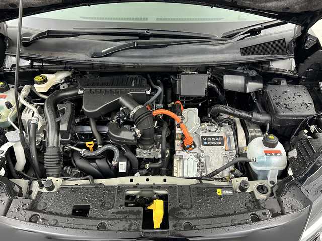 日産 オーラ G 三重県 2023(令5)年 2.4万km 黒 /禁煙車//社外ナビ//全方位カメラ//エマージェンシーブレーキ//デジタルインナーミラー//ETC//オートブレーキホールド//ブラインドスポットモニター//ハーフレザーシート//ドライブレコーダー//ステアリングスイッチ//プッシュスタート/カラーコード：GAT