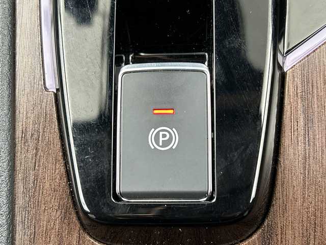 日産 オーラ G 三重県 2023(令5)年 2.4万km 黒 /禁煙車//社外ナビ//全方位カメラ//エマージェンシーブレーキ//デジタルインナーミラー//ETC//オートブレーキホールド//ブラインドスポットモニター//ハーフレザーシート//ドライブレコーダー//ステアリングスイッチ//プッシュスタート/カラーコード：GAT