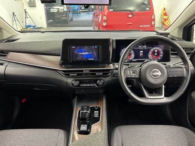 日産 オーラ G 三重県 2023(令5)年 2.4万km 黒 /禁煙車//社外ナビ//全方位カメラ//エマージェンシーブレーキ//デジタルインナーミラー//ETC//オートブレーキホールド//ブラインドスポットモニター//ハーフレザーシート//ドライブレコーダー//ステアリングスイッチ//プッシュスタート/カラーコード：GAT