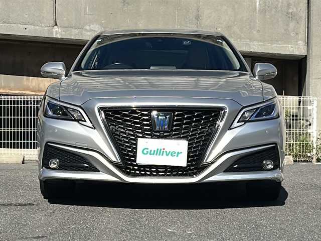 トヨタ クラウン ハイブリッド S Cパッケージ 愛知県 2019(令1)年 3.8万km プレシャスシルバー ワンオーナー/レザーシート/純正ナビ/パノラミックビューカメラ/バックカメラ/クリアランスソナー/前席シートヒーター/前席パワーシート/前側ドライブレコーダー/プリクラッシュセーフティ/レーダークルーズコントロール/リアクロストラフィックアラート/PCD/ヘッドアップディスプレイ/パーキングサポートブレーキ/ロードサインアシスト/パーキングアシスト/ブラインドスポットモニター/前席エアシート/前席シートヒーター/ステアリングヒーター/ビルトインETC/パドルシフト/LEDヘッドライト/オートライト/オートハイビーム/ステアリングスイッチ/オートスイングルーバー/スマートキー/プッシュスタート/純正フロアマット/保証書/取扱説明書/スペアスマートキー