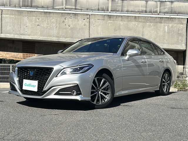 トヨタ クラウン ハイブリッド S Cパッケージ 愛知県 2019(令1)年 3.8万km プレシャスシルバー ワンオーナー/レザーシート/純正ナビ/パノラミックビューカメラ/バックカメラ/クリアランスソナー/前席シートヒーター/前席パワーシート/前側ドライブレコーダー/プリクラッシュセーフティ/レーダークルーズコントロール/リアクロストラフィックアラート/PCD/ヘッドアップディスプレイ/パーキングサポートブレーキ/ロードサインアシスト/パーキングアシスト/ブラインドスポットモニター/前席エアシート/前席シートヒーター/ステアリングヒーター/ビルトインETC/パドルシフト/LEDヘッドライト/オートライト/オートハイビーム/ステアリングスイッチ/オートスイングルーバー/スマートキー/プッシュスタート/純正フロアマット/保証書/取扱説明書/スペアスマートキー