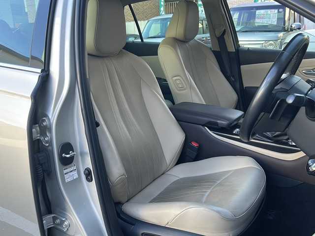 トヨタ クラウン ハイブリッド S Cパッケージ 愛知県 2019(令1)年 3.8万km プレシャスシルバー ワンオーナー/レザーシート/純正ナビ/パノラミックビューカメラ/バックカメラ/クリアランスソナー/前席シートヒーター/前席パワーシート/前側ドライブレコーダー/プリクラッシュセーフティ/レーダークルーズコントロール/リアクロストラフィックアラート/PCD/ヘッドアップディスプレイ/パーキングサポートブレーキ/ロードサインアシスト/パーキングアシスト/ブラインドスポットモニター/前席エアシート/前席シートヒーター/ステアリングヒーター/ビルトインETC/パドルシフト/LEDヘッドライト/オートライト/オートハイビーム/ステアリングスイッチ/オートスイングルーバー/スマートキー/プッシュスタート/純正フロアマット/保証書/取扱説明書/スペアスマートキー