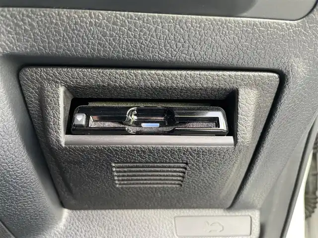 スバル レヴォーグ 2．0STIスポーツアイサイト 東京都 2018(平30)年 3.8万km クリスタルホワイトP サンルーフ/SDナビ/（CD/DVD/BTオーディオ/フルセグ）/バックカメラ/アイサイトツーリングアシスト/・プリクラッシュブレーキ/・アダクティブクルーズコントロール/・車線逸脱ふらつき警報/アイサイトセーフティプラス/・フロント/サイドビューモニター/・スマートリアビューミラー/革スポーツシート/前席パワーシート/純正18インチホイール/ETC/ドライブレコーダー前後/スペアキー/保証書/取扱説明書