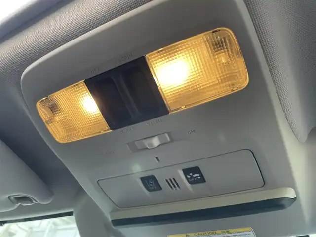 スバル レヴォーグ 2．0STIスポーツアイサイト 東京都 2018(平30)年 3.8万km クリスタルホワイトP サンルーフ/SDナビ/（CD/DVD/BTオーディオ/フルセグ）/バックカメラ/アイサイトツーリングアシスト/・プリクラッシュブレーキ/・アダクティブクルーズコントロール/・車線逸脱ふらつき警報/アイサイトセーフティプラス/・フロント/サイドビューモニター/・スマートリアビューミラー/革スポーツシート/前席パワーシート/純正18インチホイール/ETC/ドライブレコーダー前後/スペアキー/保証書/取扱説明書