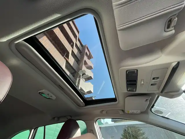 スバル レヴォーグ 2．0STIスポーツアイサイト 東京都 2018(平30)年 3.8万km クリスタルホワイトP サンルーフ/SDナビ/（CD/DVD/BTオーディオ/フルセグ）/バックカメラ/アイサイトツーリングアシスト/・プリクラッシュブレーキ/・アダクティブクルーズコントロール/・車線逸脱ふらつき警報/アイサイトセーフティプラス/・フロント/サイドビューモニター/・スマートリアビューミラー/革スポーツシート/前席パワーシート/純正18インチホイール/ETC/ドライブレコーダー前後/スペアキー/保証書/取扱説明書