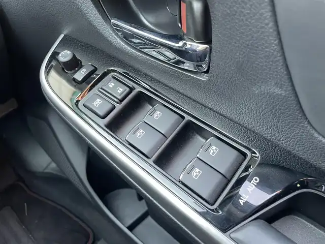 スバル レヴォーグ 2．0STIスポーツアイサイト 東京都 2018(平30)年 3.8万km クリスタルホワイトP サンルーフ/SDナビ/（CD/DVD/BTオーディオ/フルセグ）/バックカメラ/アイサイトツーリングアシスト/・プリクラッシュブレーキ/・アダクティブクルーズコントロール/・車線逸脱ふらつき警報/アイサイトセーフティプラス/・フロント/サイドビューモニター/・スマートリアビューミラー/革スポーツシート/前席パワーシート/純正18インチホイール/ETC/ドライブレコーダー前後/スペアキー/保証書/取扱説明書