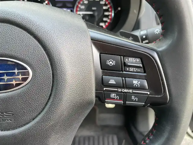 スバル レヴォーグ 2．0STIスポーツアイサイト 東京都 2018(平30)年 3.8万km クリスタルホワイトP サンルーフ/SDナビ/（CD/DVD/BTオーディオ/フルセグ）/バックカメラ/アイサイトツーリングアシスト/・プリクラッシュブレーキ/・アダクティブクルーズコントロール/・車線逸脱ふらつき警報/アイサイトセーフティプラス/・フロント/サイドビューモニター/・スマートリアビューミラー/革スポーツシート/前席パワーシート/純正18インチホイール/ETC/ドライブレコーダー前後/スペアキー/保証書/取扱説明書