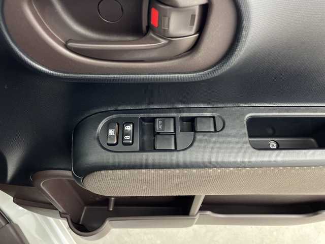 トヨタ ポルテ G 鹿児島県 2015(平27)年 3.9万km ホワイトパールクリスタルシャイン 純正ＳＤナビゲーション/・地デジＴＶ/・ＣＤ/・FM/AMラジオ/・Bluetooth/ドライブレコーダー/パワースライドドア【助手席側】/HIDパッケージ/スマートエントリーパッケージ/・スマートエントリー/スタートシステム/・イモビライザー/ナビレディパッケージ/・ステアリングスイッチ/・バックカメラ/SRSエアバック【運転席/助手席】/快適温熱シート【運転席】/取扱説明書