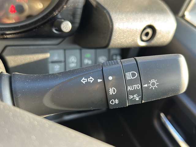 スズキ ジムニー ノマド FC 香川県 2025(令7)年 0.1千km アークティックホワイトパール シートヒーター（D+N席)/背面タイヤ/純正アルミホイール/前後コーナーセンサー/アイドリングストップ/オートライト/LEDヘッドライト/ワンオーナー/４WD/スマートキー