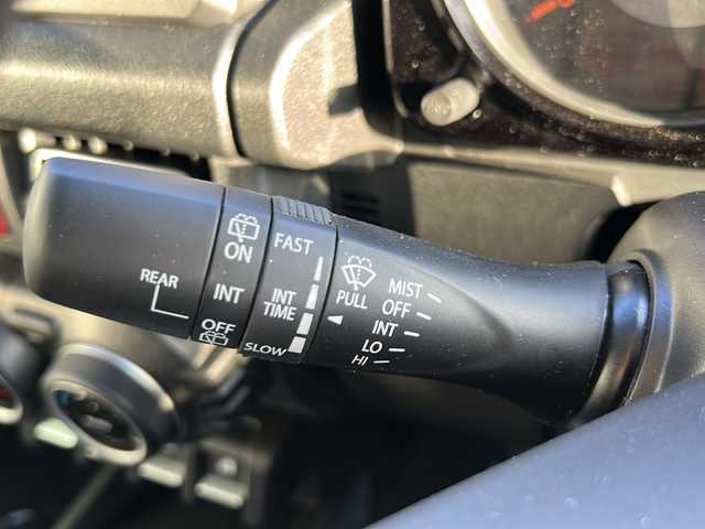 スズキ ジムニー ノマド FC 香川県 2025(令7)年 0.1千km アークティックホワイトパール シートヒーター（D+N席)/背面タイヤ/純正アルミホイール/前後コーナーセンサー/アイドリングストップ/オートライト/LEDヘッドライト/ワンオーナー/４WD/スマートキー