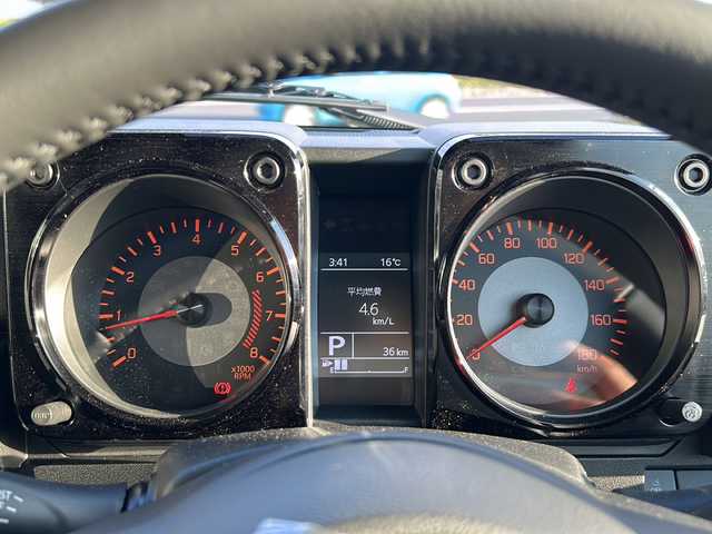 スズキ ジムニー ノマド FC 香川県 2025(令7)年 0.1千km アークティックホワイトパール シートヒーター（D+N席)/背面タイヤ/純正アルミホイール/前後コーナーセンサー/アイドリングストップ/オートライト/LEDヘッドライト/ワンオーナー/４WD/スマートキー