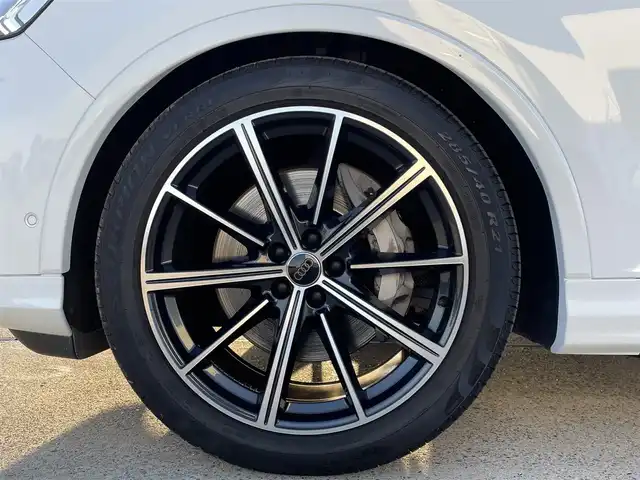 アウディ Ｑ７ 45 Sラインリミテッド 東京都 2020(令2)年 3.4万km パール 7シーターパッケージ/プレミアムパッケージ/オートテールゲート/バーチャルコックピット/ヘッドアップディスプレイ/純正ナビ/フルセグTV/サラウンドビューカメラ/アダプティブクルーズコントロール/アウディサイドアシスト/アクティブレーンアシスト/4WD/マトリクスLEDライト/レザーシート