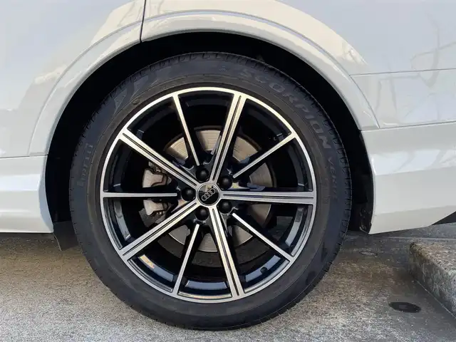 アウディ Ｑ７ 45 Sラインリミテッド 東京都 2020(令2)年 3.4万km パール 7シーターパッケージ/プレミアムパッケージ/オートテールゲート/バーチャルコックピット/ヘッドアップディスプレイ/純正ナビ/フルセグTV/サラウンドビューカメラ/アダプティブクルーズコントロール/アウディサイドアシスト/アクティブレーンアシスト/4WD/マトリクスLEDライト/レザーシート