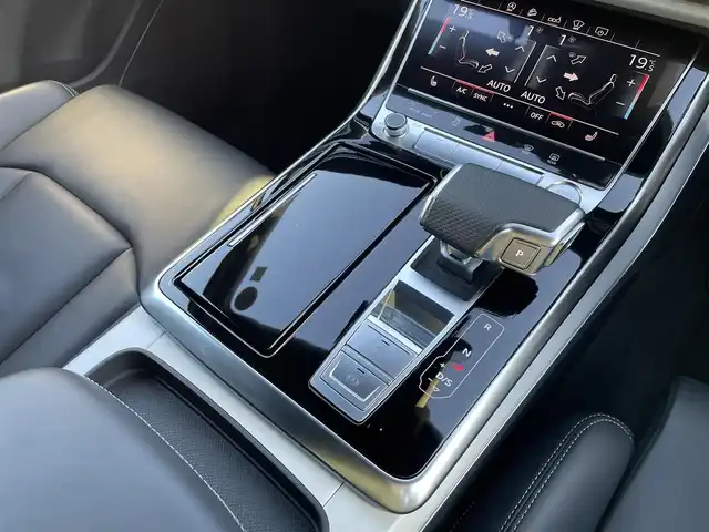 アウディ Ｑ７ 45 Sラインリミテッド 東京都 2020(令2)年 3.4万km パール 7シーターパッケージ/プレミアムパッケージ/オートテールゲート/バーチャルコックピット/ヘッドアップディスプレイ/純正ナビ/フルセグTV/サラウンドビューカメラ/アダプティブクルーズコントロール/アウディサイドアシスト/アクティブレーンアシスト/4WD/マトリクスLEDライト/レザーシート