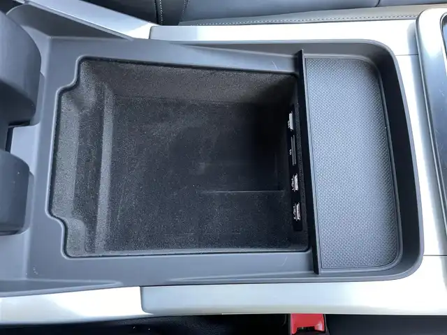 アウディ Ｑ７ 45 Sラインリミテッド 東京都 2020(令2)年 3.4万km パール 7シーターパッケージ/プレミアムパッケージ/オートテールゲート/バーチャルコックピット/ヘッドアップディスプレイ/純正ナビ/フルセグTV/サラウンドビューカメラ/アダプティブクルーズコントロール/アウディサイドアシスト/アクティブレーンアシスト/4WD/マトリクスLEDライト/レザーシート