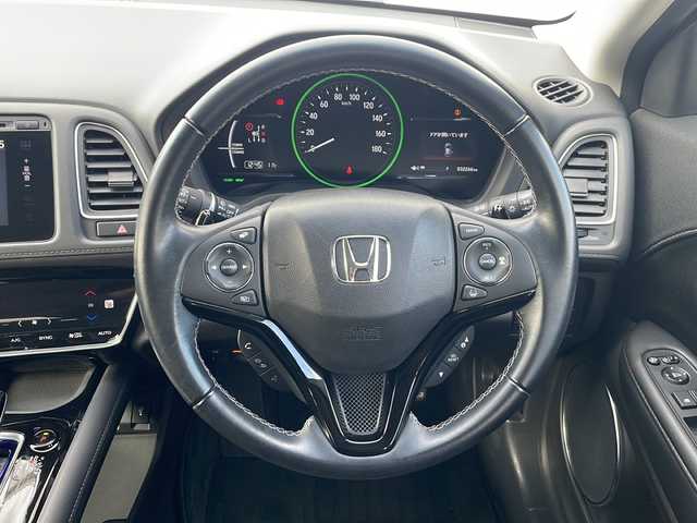 ホンダ ヴェゼル ハイブリッド Z ホンダセンシング 三重県 2016(平28)年 3.3万km ホワイトオーキッドパール 禁煙　/純正ナビ/フルセグTV/バックカメラ/前方ドラレコ/ETC/ハーフレザーシート/シートヒーター/パドルシフト/レーダークルーズコントロール/レーンキープアシスト/衝突被害軽減ブレーキ/トランクションコントロール/寒冷地仕様/ブレーキホールド/LEDオートライト/オートリトラウィンカーミラー/保証書/取扱説明書/スペアスマートキー