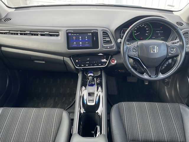 ホンダ ヴェゼル ハイブリッド Z ホンダセンシング 三重県 2016(平28)年 3.3万km ホワイトオーキッドパール 禁煙　/純正ナビ/フルセグTV/バックカメラ/前方ドラレコ/ETC/ハーフレザーシート/シートヒーター/パドルシフト/レーダークルーズコントロール/レーンキープアシスト/衝突被害軽減ブレーキ/トランクションコントロール/寒冷地仕様/ブレーキホールド/LEDオートライト/オートリトラウィンカーミラー/保証書/取扱説明書/スペアスマートキー