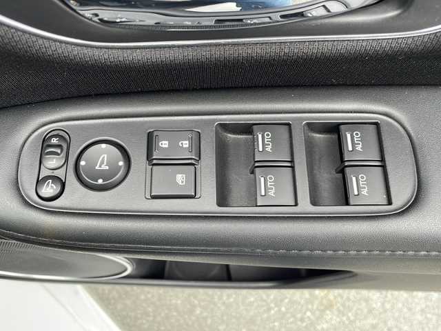 ホンダ ヴェゼル ハイブリッド Z ホンダセンシング 三重県 2016(平28)年 3.3万km ホワイトオーキッドパール 禁煙　/純正ナビ/フルセグTV/バックカメラ/前方ドラレコ/ETC/ハーフレザーシート/シートヒーター/パドルシフト/レーダークルーズコントロール/レーンキープアシスト/衝突被害軽減ブレーキ/トランクションコントロール/寒冷地仕様/ブレーキホールド/LEDオートライト/オートリトラウィンカーミラー/保証書/取扱説明書/スペアスマートキー