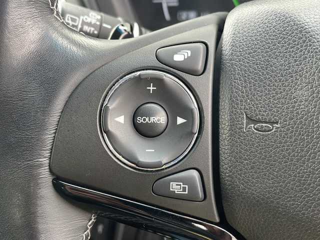 ホンダ ヴェゼル ハイブリッド Z ホンダセンシング 三重県 2016(平28)年 3.3万km ホワイトオーキッドパール 禁煙　/純正ナビ/フルセグTV/バックカメラ/前方ドラレコ/ETC/ハーフレザーシート/シートヒーター/パドルシフト/レーダークルーズコントロール/レーンキープアシスト/衝突被害軽減ブレーキ/トランクションコントロール/寒冷地仕様/ブレーキホールド/LEDオートライト/オートリトラウィンカーミラー/保証書/取扱説明書/スペアスマートキー