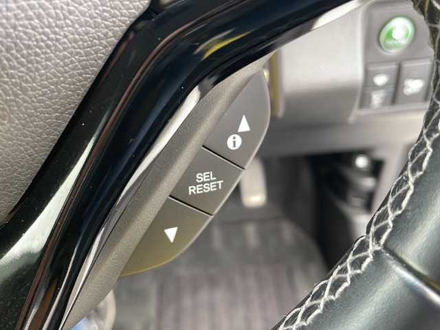 ホンダ ヴェゼル ハイブリッド Z ホンダセンシング 三重県 2016(平28)年 3.3万km ホワイトオーキッドパール 禁煙　/純正ナビ/フルセグTV/バックカメラ/前方ドラレコ/ETC/ハーフレザーシート/シートヒーター/パドルシフト/レーダークルーズコントロール/レーンキープアシスト/衝突被害軽減ブレーキ/トランクションコントロール/寒冷地仕様/ブレーキホールド/LEDオートライト/オートリトラウィンカーミラー/保証書/取扱説明書/スペアスマートキー