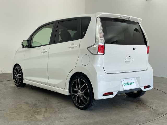 日産 デイズ ハイウェイスターX 兵庫県 2014(平26)年 7.2万km ホワイトパール ・純正ナビ&TV&CD&DVD&SD&BT/・バックカメラ/・ブレーキアシスト/・盗難防止システム/・衝突安全ボディ/・横滑り防止/・社外16インチアルミホイール/・HIDヘッドライト/・フロアマット/・スペアキー/・スマートキー/・取扱説明書/・ローダウン