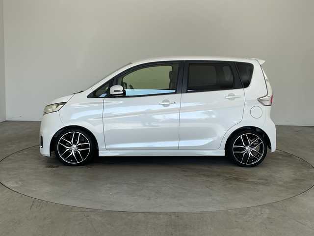 日産 デイズ ハイウェイスターX 兵庫県 2014(平26)年 7.2万km ホワイトパール ・純正ナビ&TV&CD&DVD&SD&BT/・バックカメラ/・ブレーキアシスト/・盗難防止システム/・衝突安全ボディ/・横滑り防止/・社外16インチアルミホイール/・HIDヘッドライト/・フロアマット/・スペアキー/・スマートキー/・取扱説明書/・ローダウン