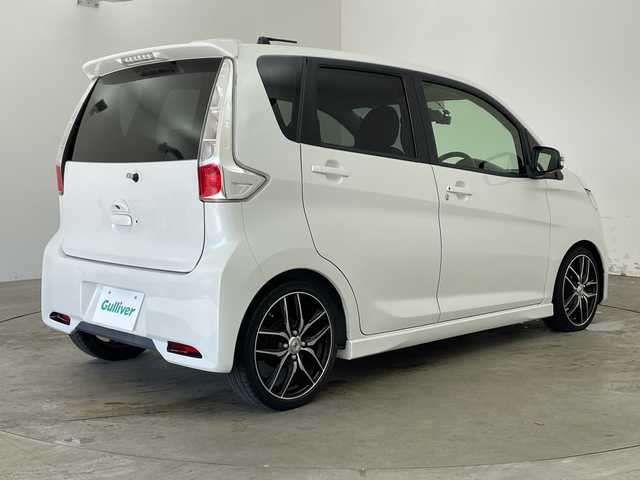 日産 デイズ ハイウェイスターX 兵庫県 2014(平26)年 7.2万km ホワイトパール ・純正ナビ&TV&CD&DVD&SD&BT/・バックカメラ/・ブレーキアシスト/・盗難防止システム/・衝突安全ボディ/・横滑り防止/・社外16インチアルミホイール/・HIDヘッドライト/・フロアマット/・スペアキー/・スマートキー/・取扱説明書/・ローダウン