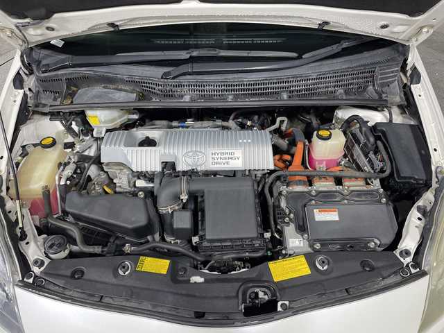 トヨタ プリウス S ツーリングセレクション 沖縄県 2013(平25)年 8.7万km ホワイトパールクリスタルシャイン 県外仕入れ/禁煙車/純正ナビ/・ＣＤ／ＤＶＤ/・Ｂｌｕｅｔｏｏｔｈ／フルセグＴＶ/バックカメラ/純正１７インチアルミ/ＥＴＣ/ステアリングスイッチ/ヘッドライトウォッシャー/ＬＥＤヘッドライト/取扱説明書