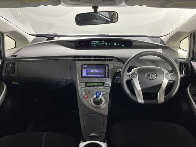 トヨタ プリウス S ツーリングセレクション 沖縄県 2013(平25)年 8.7万km ホワイトパールクリスタルシャイン 県外仕入れ/禁煙車/純正ナビ/・ＣＤ／ＤＶＤ/・Ｂｌｕｅｔｏｏｔｈ／フルセグＴＶ/バックカメラ/純正１７インチアルミ/ＥＴＣ/ステアリングスイッチ/ヘッドライトウォッシャー/ＬＥＤヘッドライト/取扱説明書