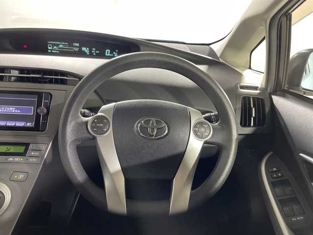 トヨタ プリウス S ツーリングセレクション 沖縄県 2013(平25)年 8.7万km ホワイトパールクリスタルシャイン 県外仕入れ/禁煙車/純正ナビ/・ＣＤ／ＤＶＤ/・Ｂｌｕｅｔｏｏｔｈ／フルセグＴＶ/バックカメラ/純正１７インチアルミ/ＥＴＣ/ステアリングスイッチ/ヘッドライトウォッシャー/ＬＥＤヘッドライト/取扱説明書