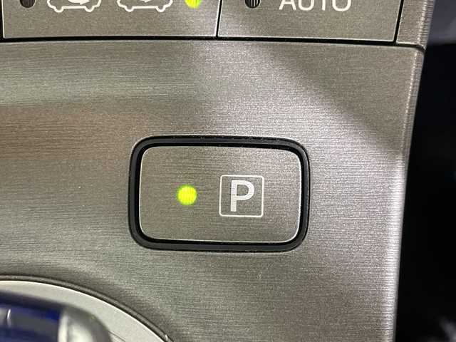 トヨタ プリウス S ツーリングセレクション 沖縄県 2013(平25)年 8.7万km ホワイトパールクリスタルシャイン 県外仕入れ/禁煙車/純正ナビ/・ＣＤ／ＤＶＤ/・Ｂｌｕｅｔｏｏｔｈ／フルセグＴＶ/バックカメラ/純正１７インチアルミ/ＥＴＣ/ステアリングスイッチ/ヘッドライトウォッシャー/ＬＥＤヘッドライト/取扱説明書