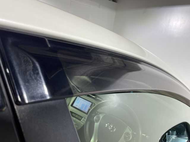 トヨタ プリウス S ツーリングセレクション 沖縄県 2013(平25)年 8.7万km ホワイトパールクリスタルシャイン 県外仕入れ/禁煙車/純正ナビ/・ＣＤ／ＤＶＤ/・Ｂｌｕｅｔｏｏｔｈ／フルセグＴＶ/バックカメラ/純正１７インチアルミ/ＥＴＣ/ステアリングスイッチ/ヘッドライトウォッシャー/ＬＥＤヘッドライト/取扱説明書