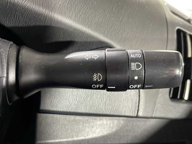 トヨタ プリウス S ツーリングセレクション 沖縄県 2013(平25)年 8.7万km ホワイトパールクリスタルシャイン 県外仕入れ/禁煙車/純正ナビ/・ＣＤ／ＤＶＤ/・Ｂｌｕｅｔｏｏｔｈ／フルセグＴＶ/バックカメラ/純正１７インチアルミ/ＥＴＣ/ステアリングスイッチ/ヘッドライトウォッシャー/ＬＥＤヘッドライト/取扱説明書