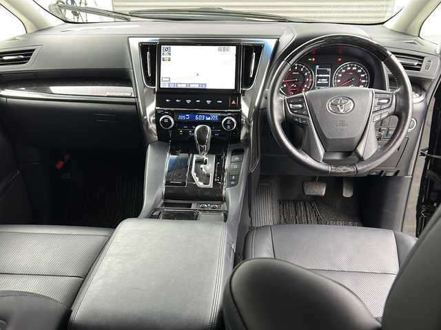トヨタ アルファード S Cパッケージ 三重県 2019(令1)年 5.3万km ブラック 禁煙車/ＴＲＤエアロ/トヨタセーフティセンス/・プリクラッシュセーフティ/・レーンディパーチャーアラート/・オートマチックハイビーム/・先行車発進告知/・レーダークルーズコントロール/クリアランスソナー/純正１０型ナビ/・フルセグ/CD/DVD/SD/音楽録音/バックカメラ/純正１２，１型フリップダウンモニター　/両側パワースライドドア　/合皮シート/エアシート　/シートヒーター　/パワーバックドア　/ステアリングヒーター　/スマートキー＆プッシュスタート/スペアキー/ETC/AC100V100W電源/リアサンシェード