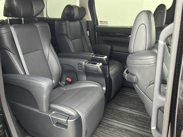 トヨタ アルファード S Cパッケージ 三重県 2019(令1)年 5.3万km ブラック 禁煙車/ＴＲＤエアロ/トヨタセーフティセンス/・プリクラッシュセーフティ/・レーンディパーチャーアラート/・オートマチックハイビーム/・先行車発進告知/・レーダークルーズコントロール/クリアランスソナー/純正１０型ナビ/・フルセグ/CD/DVD/SD/音楽録音/バックカメラ/純正１２，１型フリップダウンモニター　/両側パワースライドドア　/合皮シート/エアシート　/シートヒーター　/パワーバックドア　/ステアリングヒーター　/スマートキー＆プッシュスタート/スペアキー/ETC/AC100V100W電源/リアサンシェード