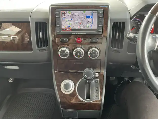 三菱 デリカＤ：５ シャモニー 宮城県 2009(平21)年 7万km ディープブラックマイカ ４ＷＤ/寒冷地仕様車　/ワンオーナー　/純正ＨＤＤナビゲーション　/　ーワンセグテレビ/　ーFM/AM/　ーCD/DVD/クルーズコントロール　/両側パワースライドドア　/バック・フロント・サイドカメラ　/パドルシフト/純正フロアマット/横滑り防止/スマートキー/スペアキー2本/電動格納ミラー/前席シートヒーター/D席パワーシート/社外アルミホイール付きスタッドレスタイヤ積載/　（225/55　18インチ　溝６ｍｍ）