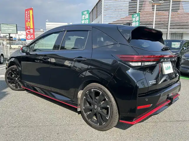 日産 オーラ ニスモ 奈良県 2022(令4)年 1.3万km スーパーブラック エンジンスタートボタン/パワーステアリング/パワーウィンドウ/アイドリングストップ/スマートキー/スペアキー１本/オートエアコン/USB入力端子/全方位カメラ/純正フロアマット/純正アルミホイール/D席N席シートヒーター/ABS/横滑り防止装置/コーナーセンサー前後/オートライト/オートマチックハイビーム/W+サイドエアバック/ステアリングヒーター