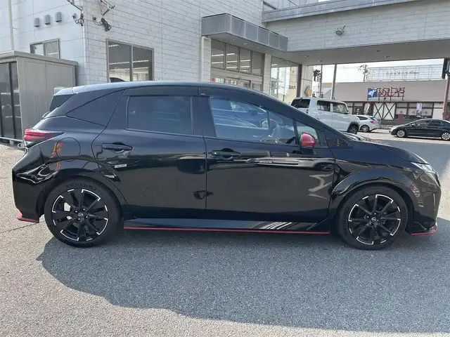 日産 オーラ ニスモ 奈良県 2022(令4)年 1.3万km スーパーブラック エンジンスタートボタン/パワーステアリング/パワーウィンドウ/アイドリングストップ/スマートキー/スペアキー１本/オートエアコン/USB入力端子/全方位カメラ/純正フロアマット/純正アルミホイール/D席N席シートヒーター/ABS/横滑り防止装置/コーナーセンサー前後/オートライト/オートマチックハイビーム/W+サイドエアバック/ステアリングヒーター