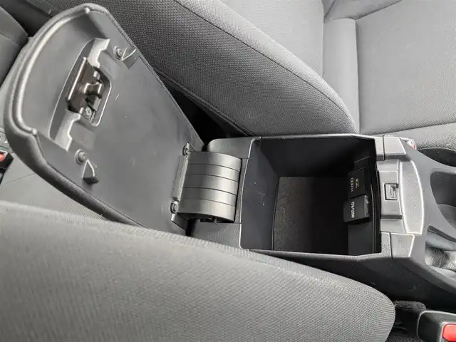 トヨタ カローラツーリング G－X 栃木県 2019(令1)年 11.5万km スーパーホワイトⅡ (株)IDOMが運営する【じしゃロン宇都宮店】の自社ローン対象車両になります。こちらは現金またはオートローンご利用時の価格です。自社ローンご希望の方は別途その旨お申付け下さい/純正ナビ/AM/FM/BT/トヨタセーフティセンス/衝突軽減システム/レーンキープアシスト/クルーズコントロール/コーナーセンサー/バックカメラ/ETC/スマートキー/プッシュスタート/電格ミラー/ドアミラーウインカー