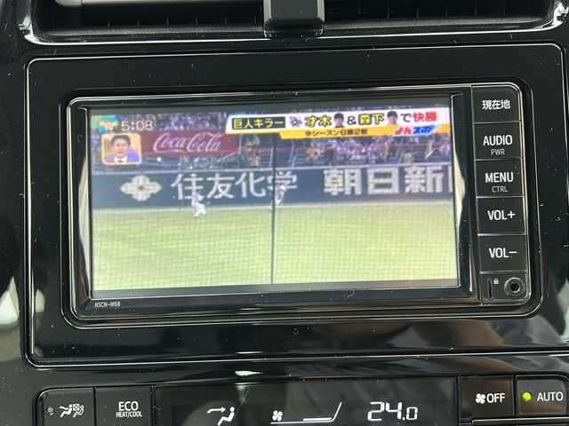 トヨタ プリウス Sツーリングセレクション 大阪府 2019(令1)年 4万km シルバーM ワンオーナー/純正SDナビ/・DVD/CD/FM/AM/Bluetooth/・ワンセグテレビ/ETC/ドライブレコーダー/バックカメラ/衝突軽減ブレーキ/レーンキープアシスト/クルーズコントロール/盗難防止装置/革巻きステアリング/ステアリングリモコン/シートヒーター（D席+N席）/エアシート（D席+N席）/白色レザーシート/コーナーセンサー/LEDヘッドライト/オートライト/オートエアコン/スマートキー×2/プッシュスタート/12V電源/USBジャック/純正17インチアルミホイール/純正フロアマット/取扱説明書/ナビ取扱説明書/保証書