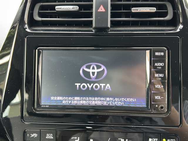 トヨタ プリウス Sツーリングセレクション 大阪府 2019(令1)年 4万km シルバーM ワンオーナー/純正SDナビ/・DVD/CD/FM/AM/Bluetooth/・ワンセグテレビ/ETC/ドライブレコーダー/バックカメラ/衝突軽減ブレーキ/レーンキープアシスト/クルーズコントロール/盗難防止装置/革巻きステアリング/ステアリングリモコン/シートヒーター（D席+N席）/エアシート（D席+N席）/白色レザーシート/コーナーセンサー/LEDヘッドライト/オートライト/オートエアコン/スマートキー×2/プッシュスタート/12V電源/USBジャック/純正17インチアルミホイール/純正フロアマット/取扱説明書/ナビ取扱説明書/保証書