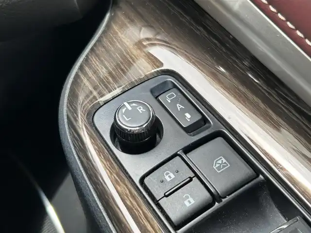 トヨタ ハリアー エレガンス 滋賀県 2014(平26)年 7万km ダークブラウンM ガソリン/2WD(FF)/CVT/マイコン制御チルト＆スライド電動ムーンルーフ/９インチ社外ナビ【EX900】/(FM/AM/CD/DVD/フルセグ/Bluetooth)/前後ドライブレコーダー/ETC/バックカメラ/電動格納ミラー/アイドリングストップ/革巻きステアリング/ステアリングスイッチ/オートライト/LEDヘッドライト/フロントフォグ/フルオートエアコン/プッシュスタート/スマートキー/純正フロアマット/トノカバー