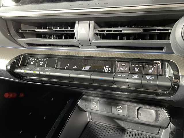 トヨタ プリウス Z 福岡県 2023(令5)年 2.2万km アティチュードブラックマイカ 純正ナビゲーション/フルセグテレビ/BT/バックカメラ/パノラマルーフ/モデリスタエアロ/デジタルインナーミラー/シートヒーター/シートクーラー/ハンドルヒーター/パワーシート/メモリーシート/ETC2.0/パワーバックドア/AC100V/革巻きステアリング/純正19インチアルミホイール/レーダークルーズコントロール/LEDヘッドライト/スマートキー/置くだけ充電