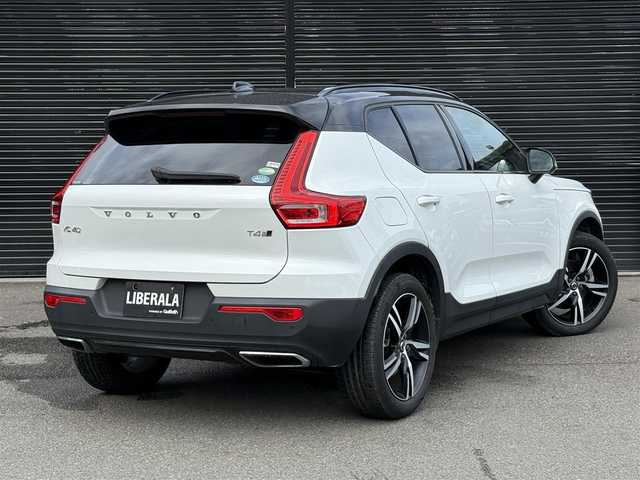ボルボ ＸＣ４０ T4 AWD Rデザイン 静岡県 2020(令2)年 1.4万km クリスタルホワイトP ワンオーナー/ハーフレザーシート/Lavaオレンジフロアカーペット＆ドア内張り/BLIS/純正ナビ/(BT/CarPlay/フルセグ)/衝突被害軽減システム/自動駐車システム/360°カメラ/アダプティブクルーズコントロール/レーンキープアシスト/パーキングアシスト/メモリー付パワーシート/シートヒーター /スマートキー/ETC/純正19インチアルミホイール