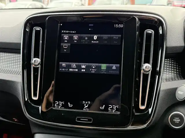 ボルボ ＸＣ４０ T4 AWD Rデザイン 静岡県 2020(令2)年 1.4万km クリスタルホワイトP ワンオーナー/ハーフレザーシート/Lavaオレンジフロアカーペット＆ドア内張り/BLIS/純正ナビ/(BT/CarPlay/フルセグ)/衝突被害軽減システム/自動駐車システム/360°カメラ/アダプティブクルーズコントロール/レーンキープアシスト/パーキングアシスト/メモリー付パワーシート/シートヒーター /スマートキー/ETC/純正19インチアルミホイール