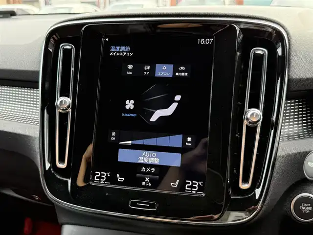 ボルボ ＸＣ４０ T4 AWD Rデザイン 静岡県 2020(令2)年 1.4万km クリスタルホワイトP ワンオーナー/ハーフレザーシート/Lavaオレンジフロアカーペット＆ドア内張り/BLIS/純正ナビ/(BT/CarPlay/フルセグ)/衝突被害軽減システム/自動駐車システム/360°カメラ/アダプティブクルーズコントロール/レーンキープアシスト/パーキングアシスト/メモリー付パワーシート/シートヒーター /スマートキー/ETC/純正19インチアルミホイール