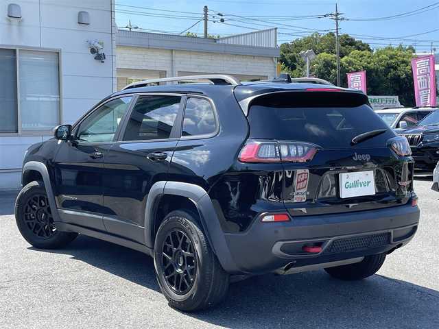クライスラー・ジープ ジープ チェロキー トレイルホーク 埼玉県 2020(令2)年 4.2万km 黒 トレイルホーク／4WD/純正ナビ／フルセグTV/Bluetooth/サイドカメラ・バックカメラ/専用ハーフレザーシート/KWC17インチアルミホイール/・JEEP純正アルミホイールサマータイヤあり/アダプティブクルーズコントロール/レーンキープ/ルーフレール/パドルシフト/LEDヘッドライト/ダウインヒルアシスト/スリップコントロール/アイドリングストップ/オートライト/オートエアコン/FRコーナーセンサー/スマートキー／スペアキー/FRドライブレコーダー