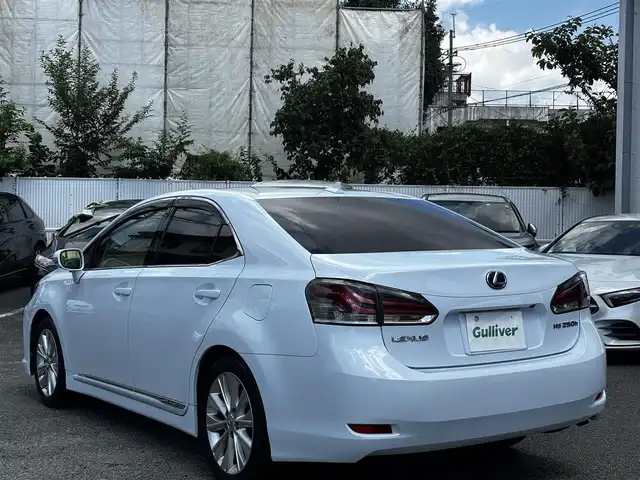 レクサス ＨＳ 250h バージョンI 熊本県 2013(平25)年 10.7万km クォーツホワイトクリスタルシャイン ワンオーナー/純正メーカーナビ/【フルセグTV/CD/DVD/BT】/バックカメラ/クルーズコントロール/衝突被害軽減ブレーキ/ビルトインETC/ベージュ革シート/前席パワーシート/前席シートヒーター /エアーシート/純正17インチAW/オートLEDヘッドライト/リア電動サンシェード/ドライブレコーダー/純正フロアマット