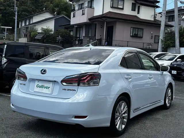 レクサス ＨＳ 250h バージョンI 熊本県 2013(平25)年 10.7万km クォーツホワイトクリスタルシャイン ワンオーナー/純正メーカーナビ/【フルセグTV/CD/DVD/BT】/バックカメラ/クルーズコントロール/衝突被害軽減ブレーキ/ビルトインETC/ベージュ革シート/前席パワーシート/前席シートヒーター /エアーシート/純正17インチAW/オートLEDヘッドライト/リア電動サンシェード/ドライブレコーダー/純正フロアマット